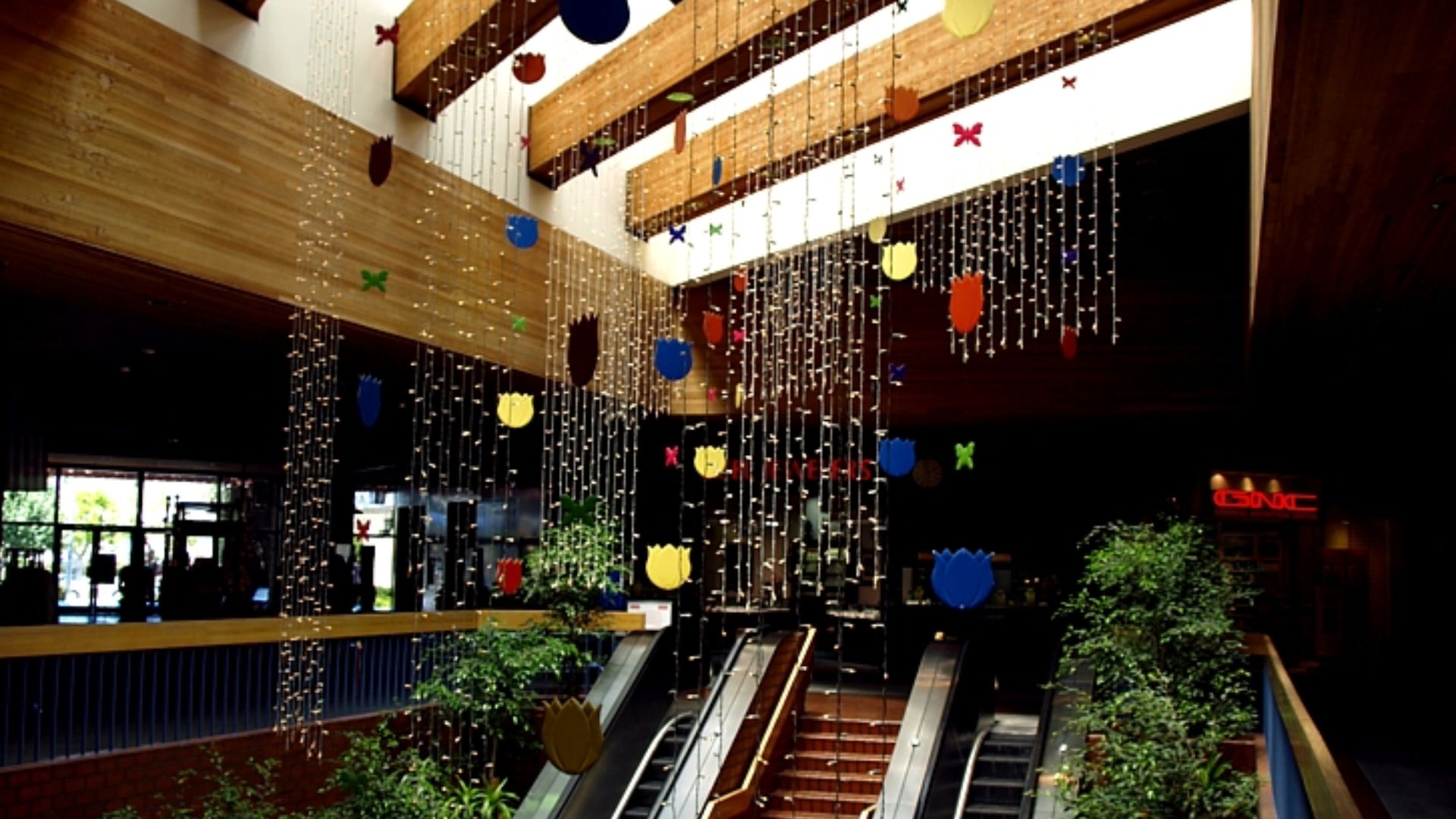 File:Redlands Mall (2009-07-04) 01.jpg