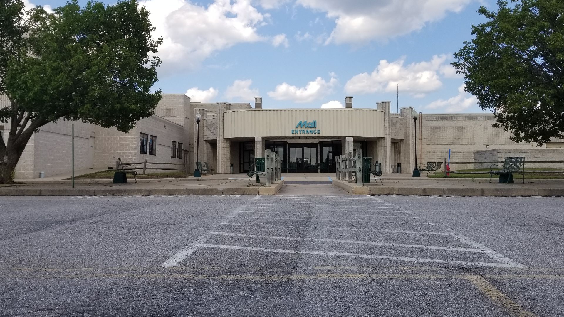 File:Chambersburg Mall 1.jpg