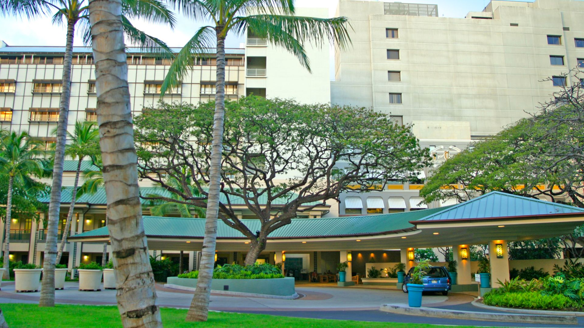 File:QMCfront2 12082010.jpg