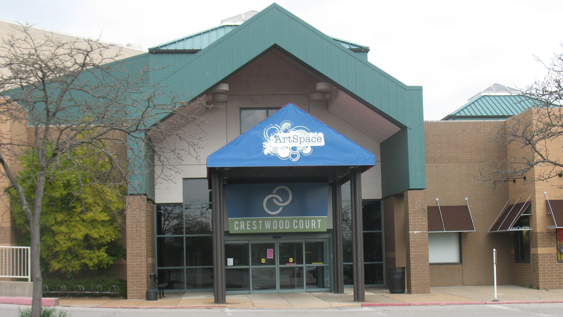 File:Crestwood Court Crestwood MO USA exterior.JPG