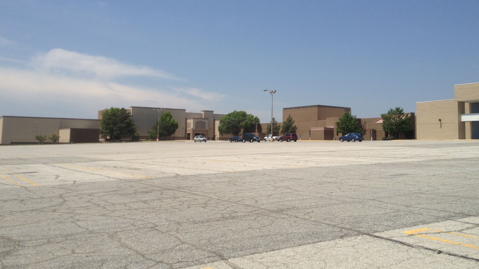 File:Metro North Mall (7730867044).jpg