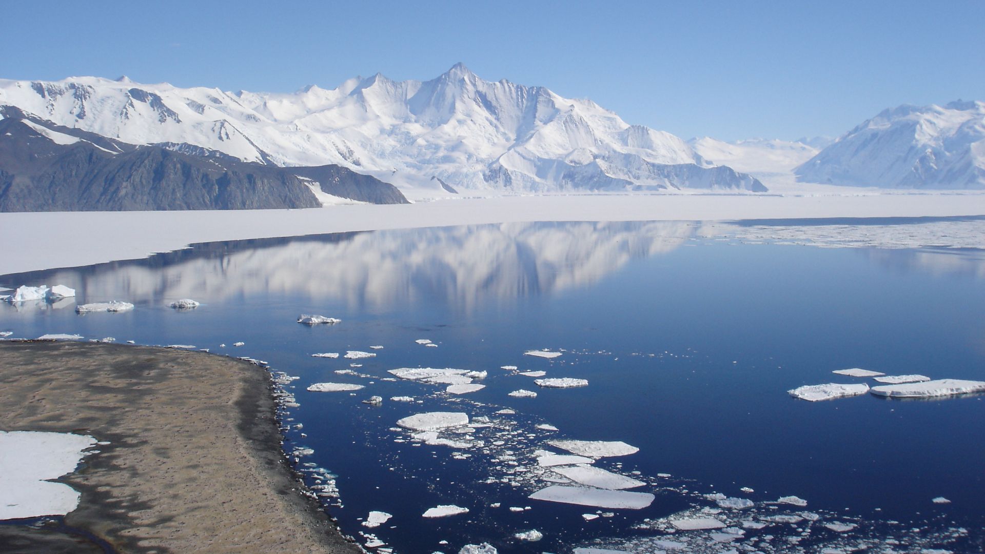 File:Mt Herschel, Antarctica, Jan 2006.jpg