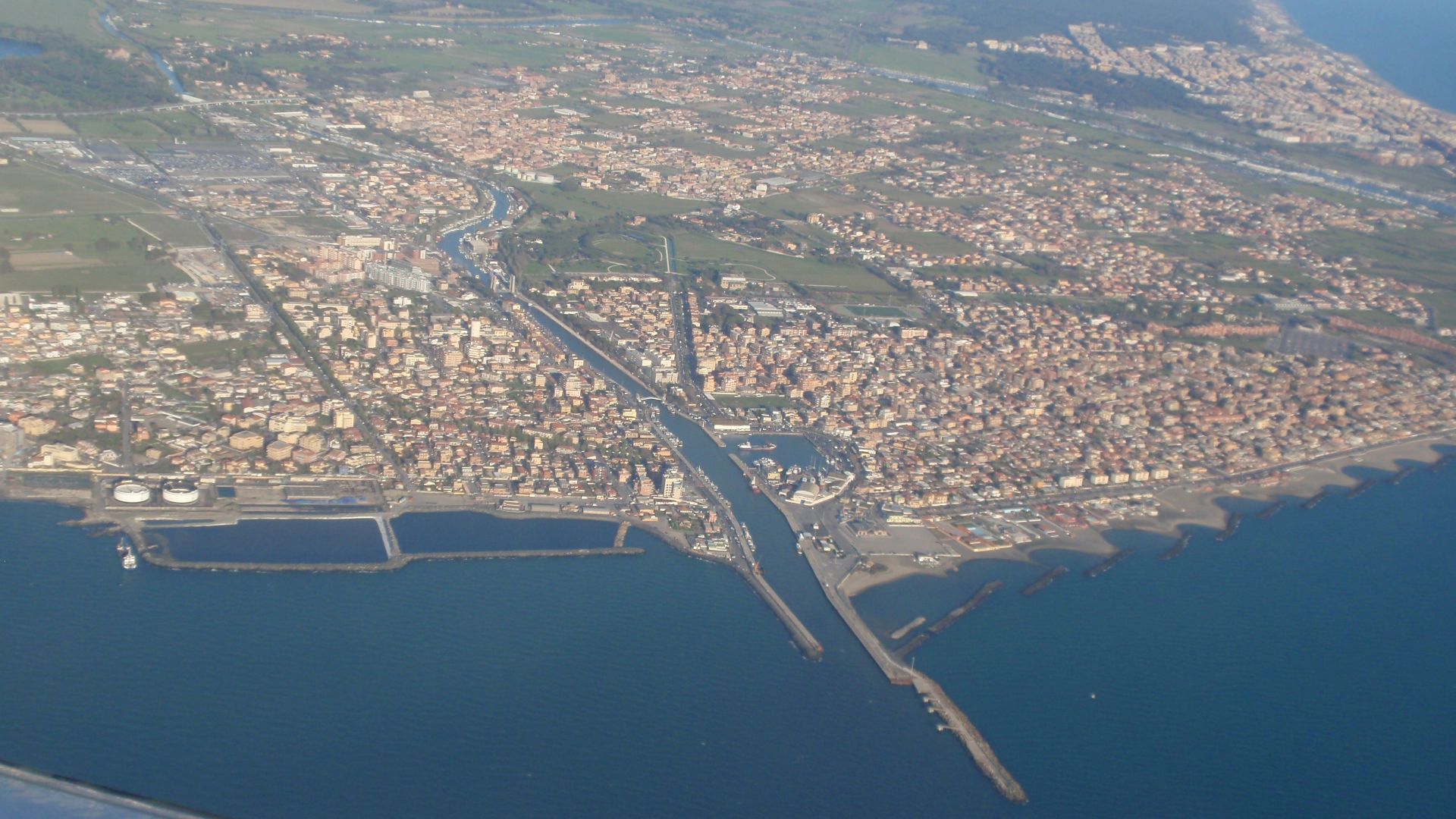 File:Isola Sacra, Fiuminicino,Italy Takeoff from FCO 1.jpg