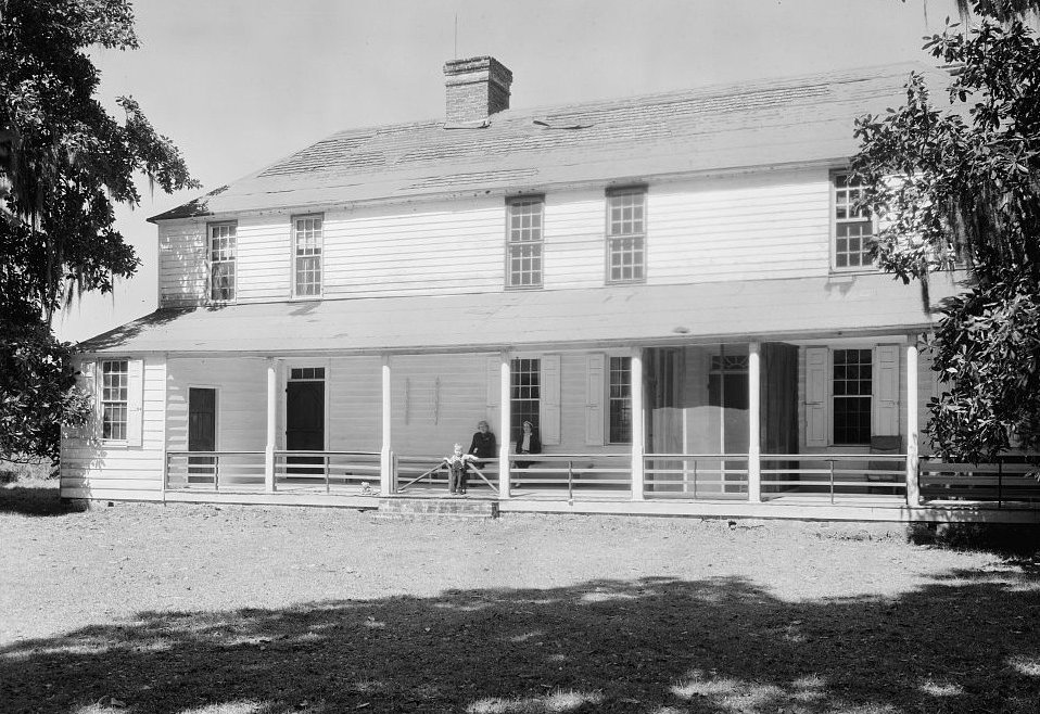 Historical colonial-era Middleburg Plantation during daytime
