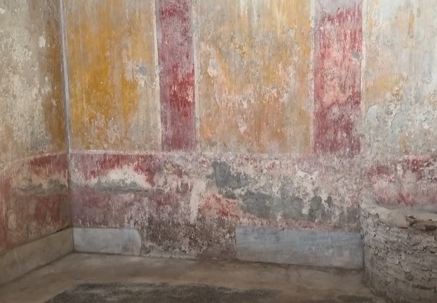 private bathhouse in Pompeii ruins