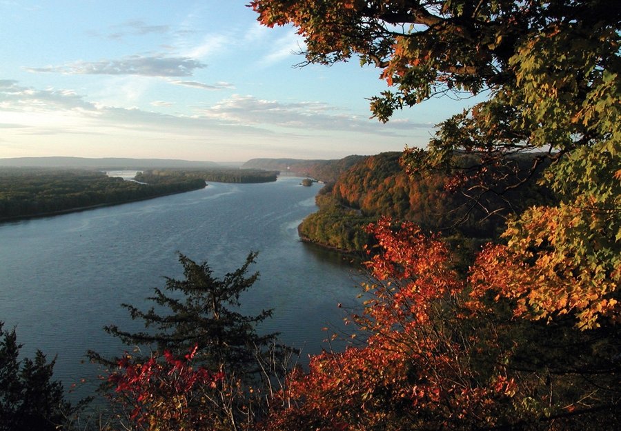Mississippi River from Fire Point in Effigy Mounds