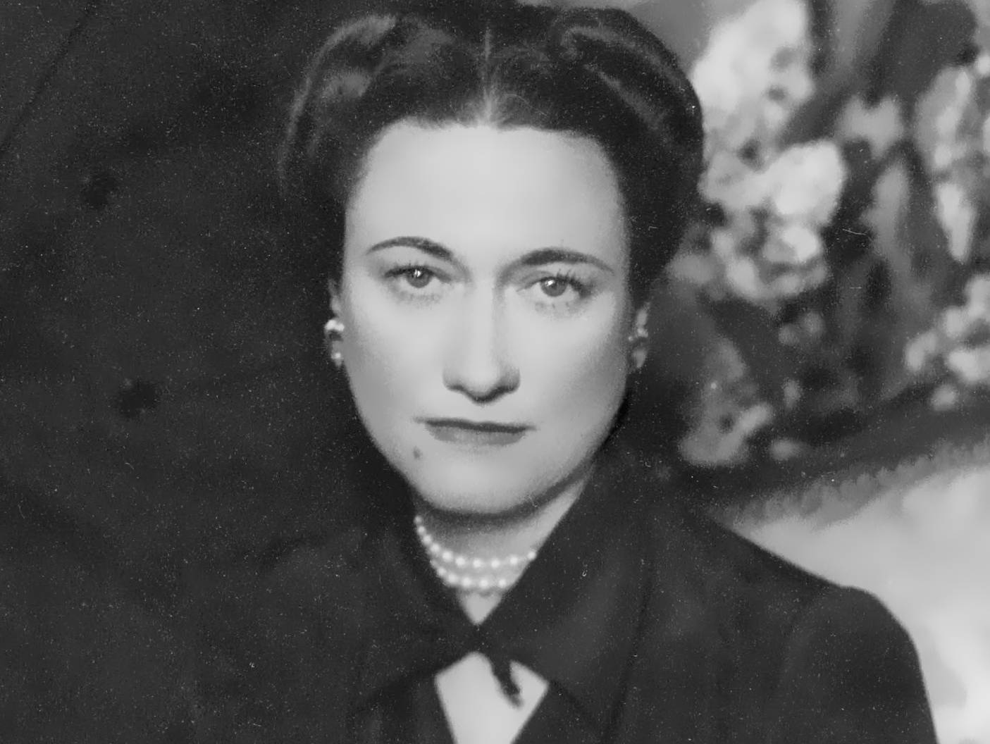Wallis Simpson in black shirt