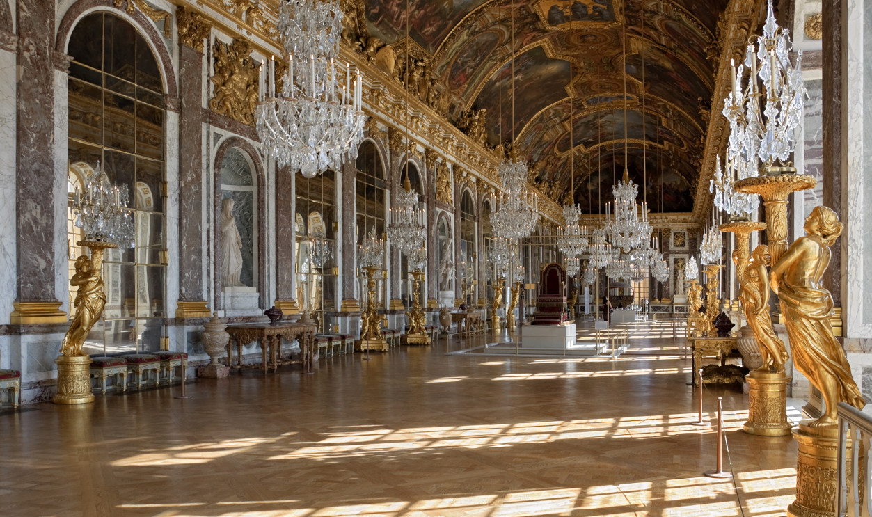 File:Chateau Versailles Galerie des Glaces.jpg