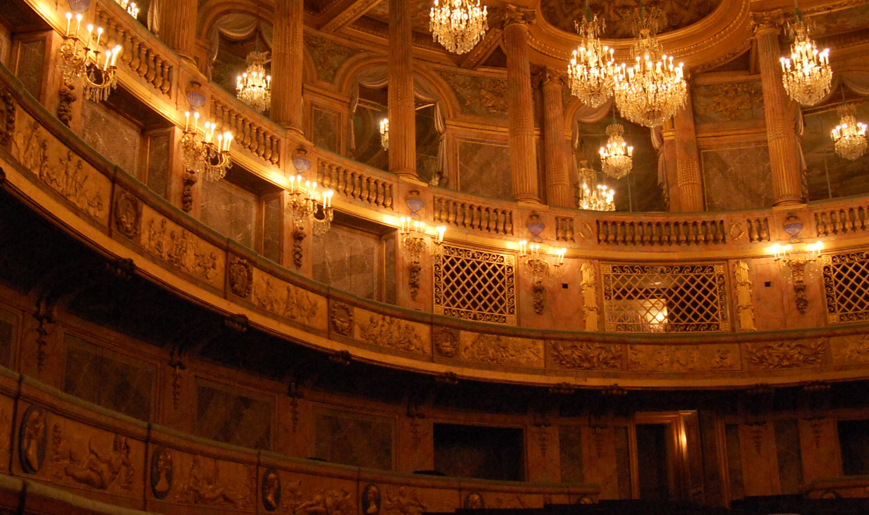 File:Opéra du château de Versailles - vue de la salle - DSC 0970.jpg