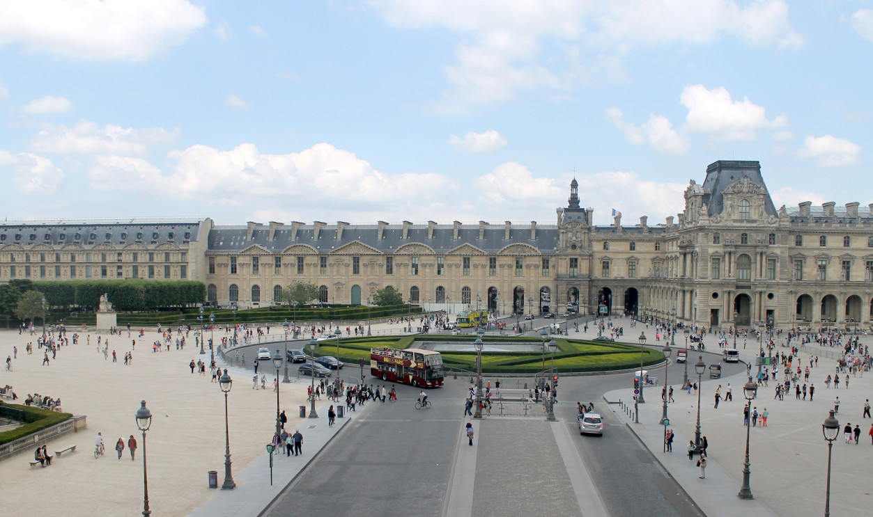 File:Place du Carrousel, Paris 15 June 2014.jpg