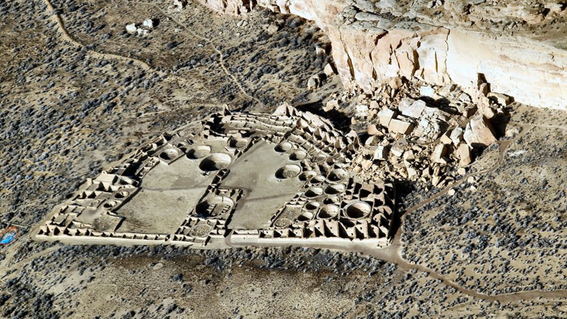 File:Pueblo Bonito Aerial.JPG