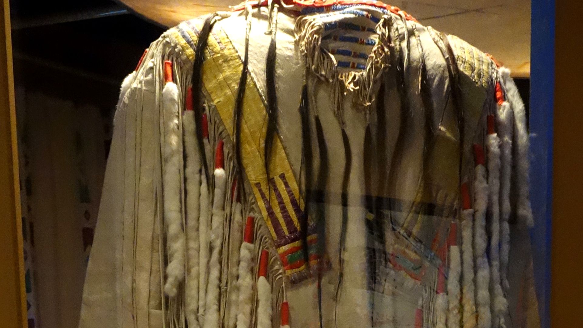File:Suit, Siksika, early 1900s, elk hide, porcupine quills, natural dyes, weasel pelts - Glenbow Museum - DSC00958.JPG