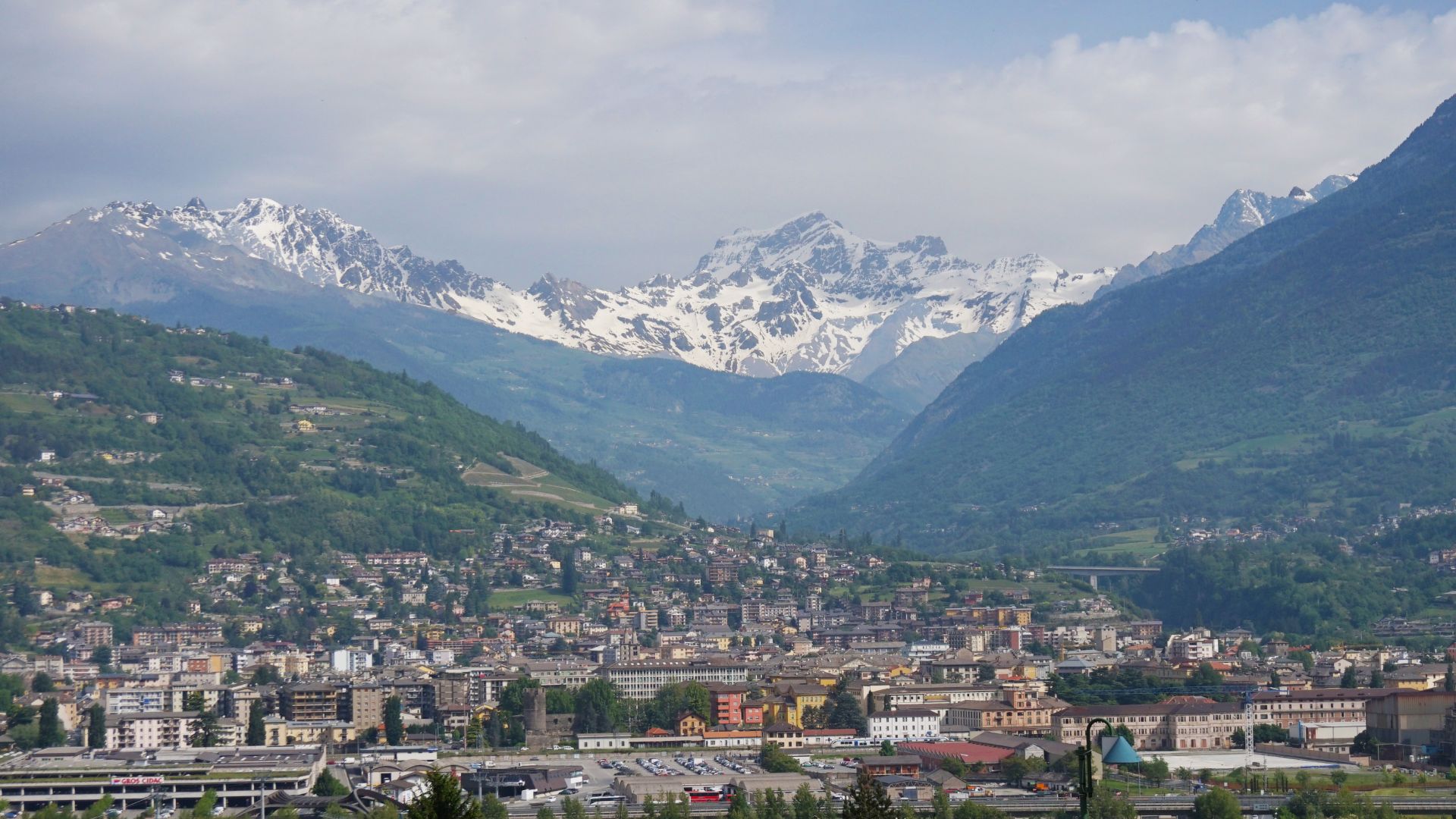 File:Aosta and mountains.jpg