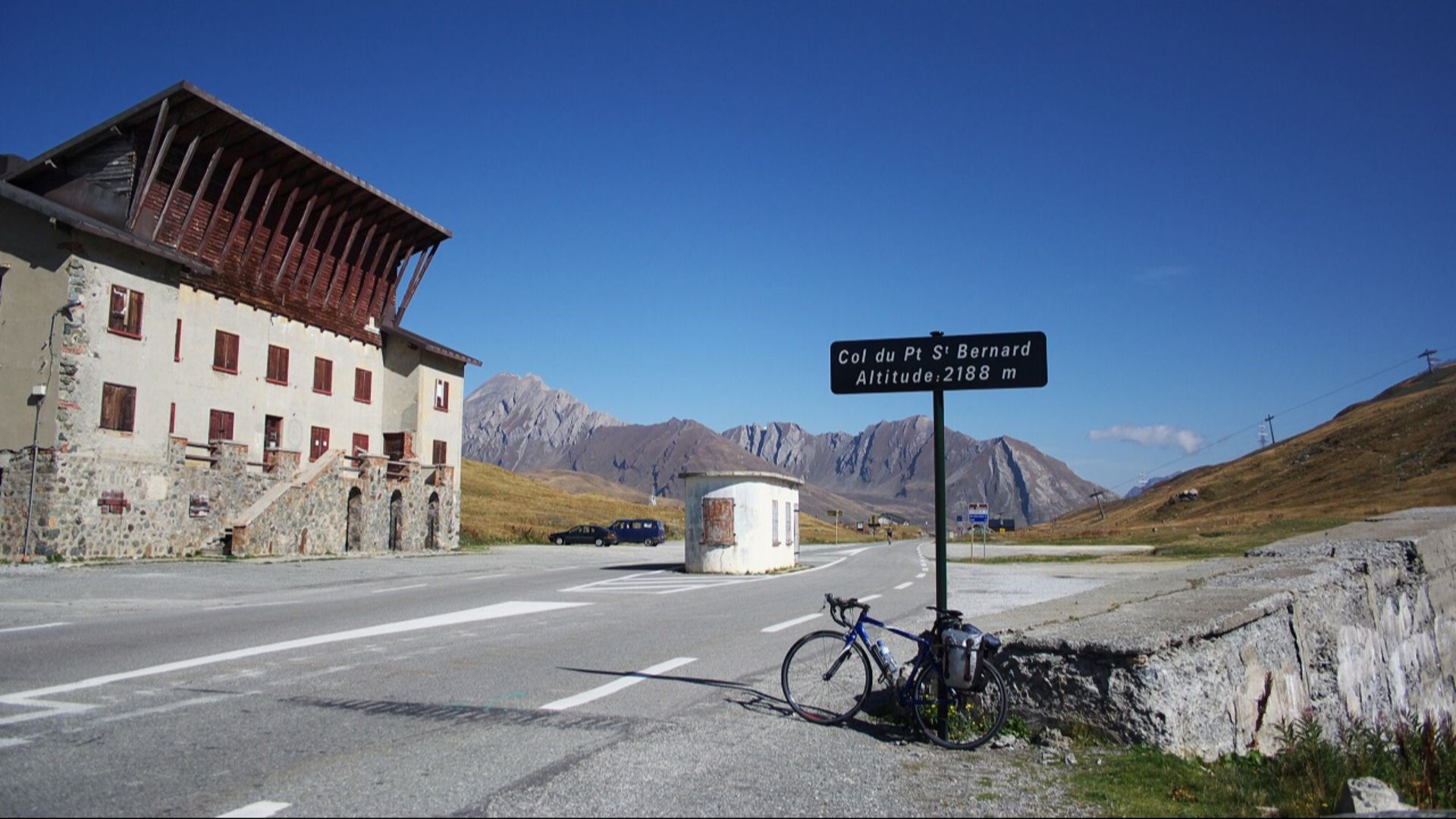 File:Col du Petit Saint Bernard 090922.jpg