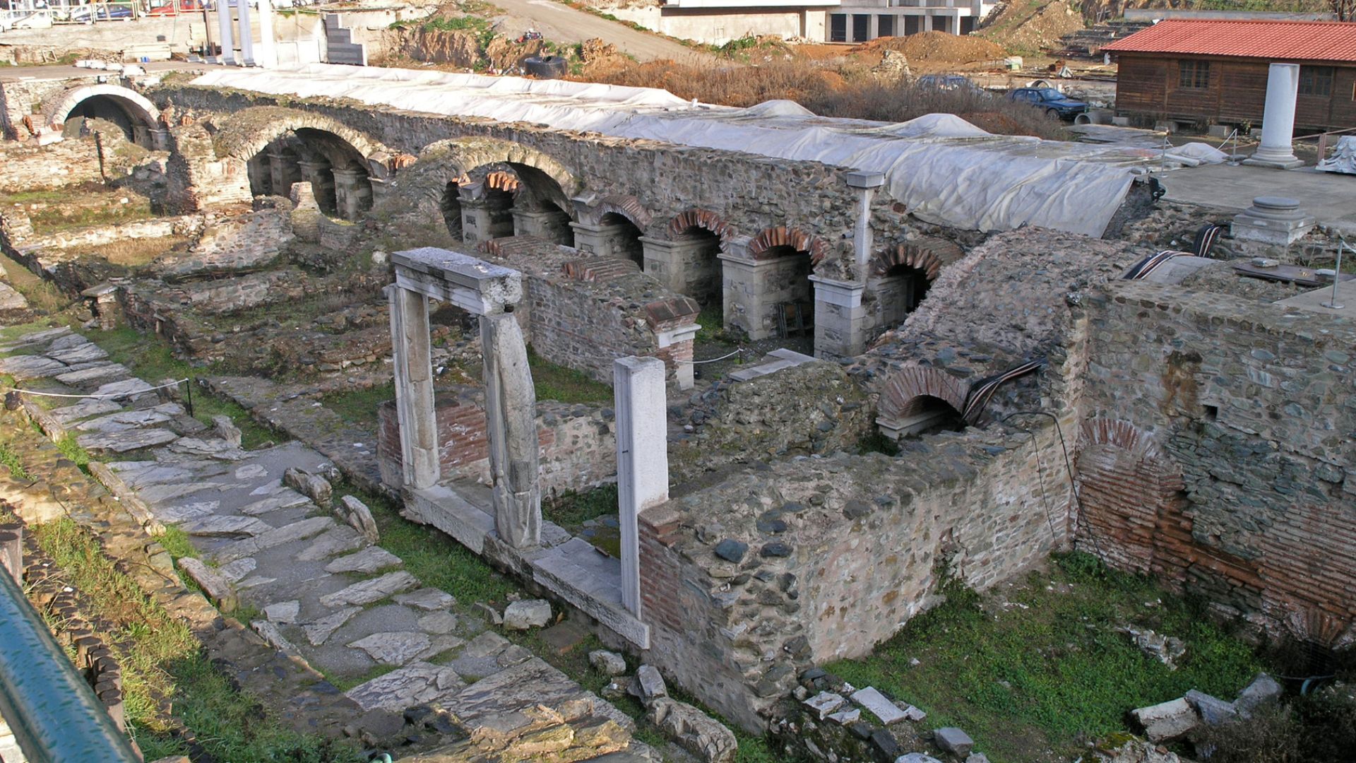 File:THES-Agora cryptoporticus 1.jpg