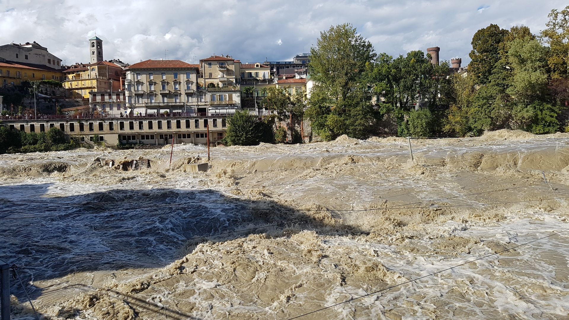 File:Alluvione Dora Baltea Ivrea 1.jpg