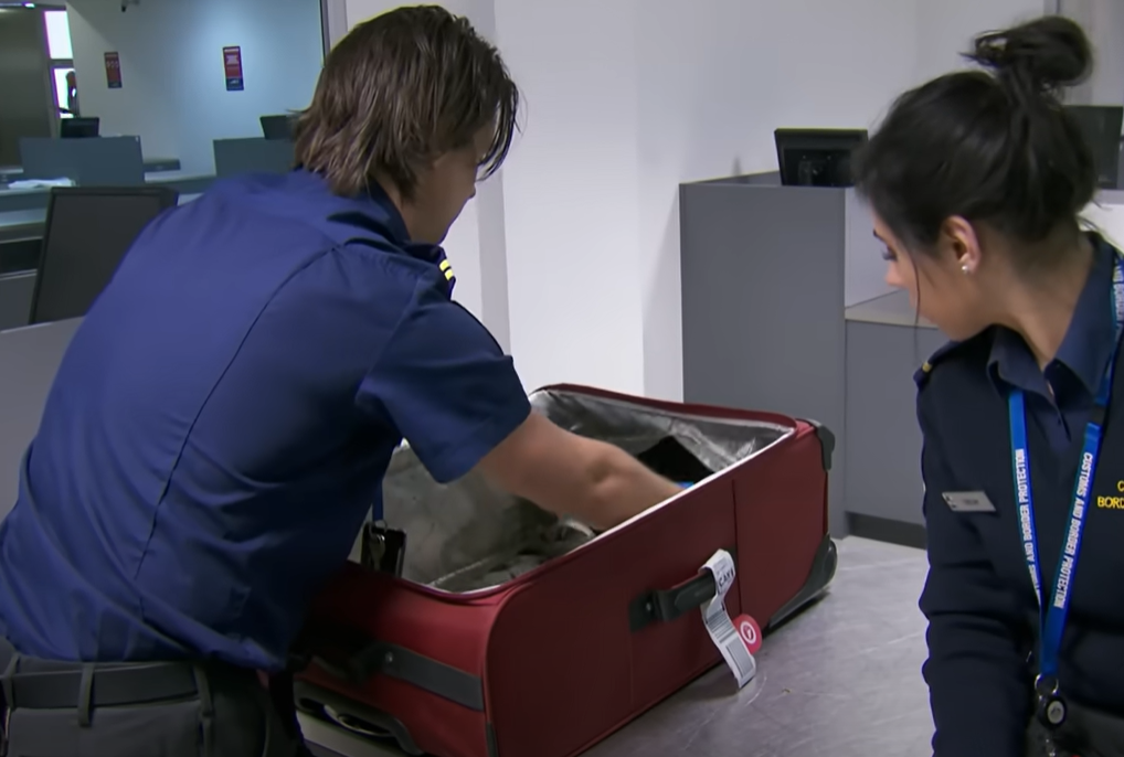 Screenshot from TV series - Border Security: Australia's Front Line (2004-)