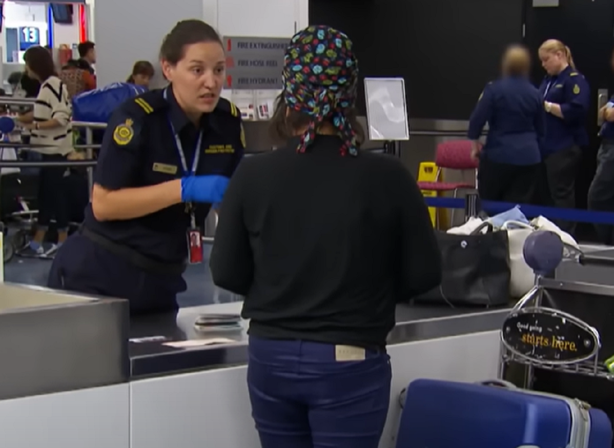 Screenshot from TV series - Border Security: Australia's Front Line (2004-)