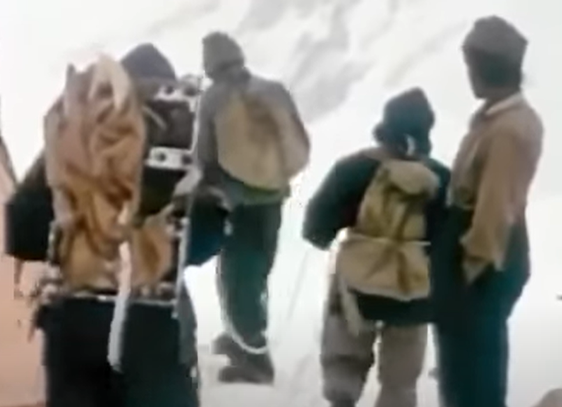Screenshot from - The Race for Everest (2003)