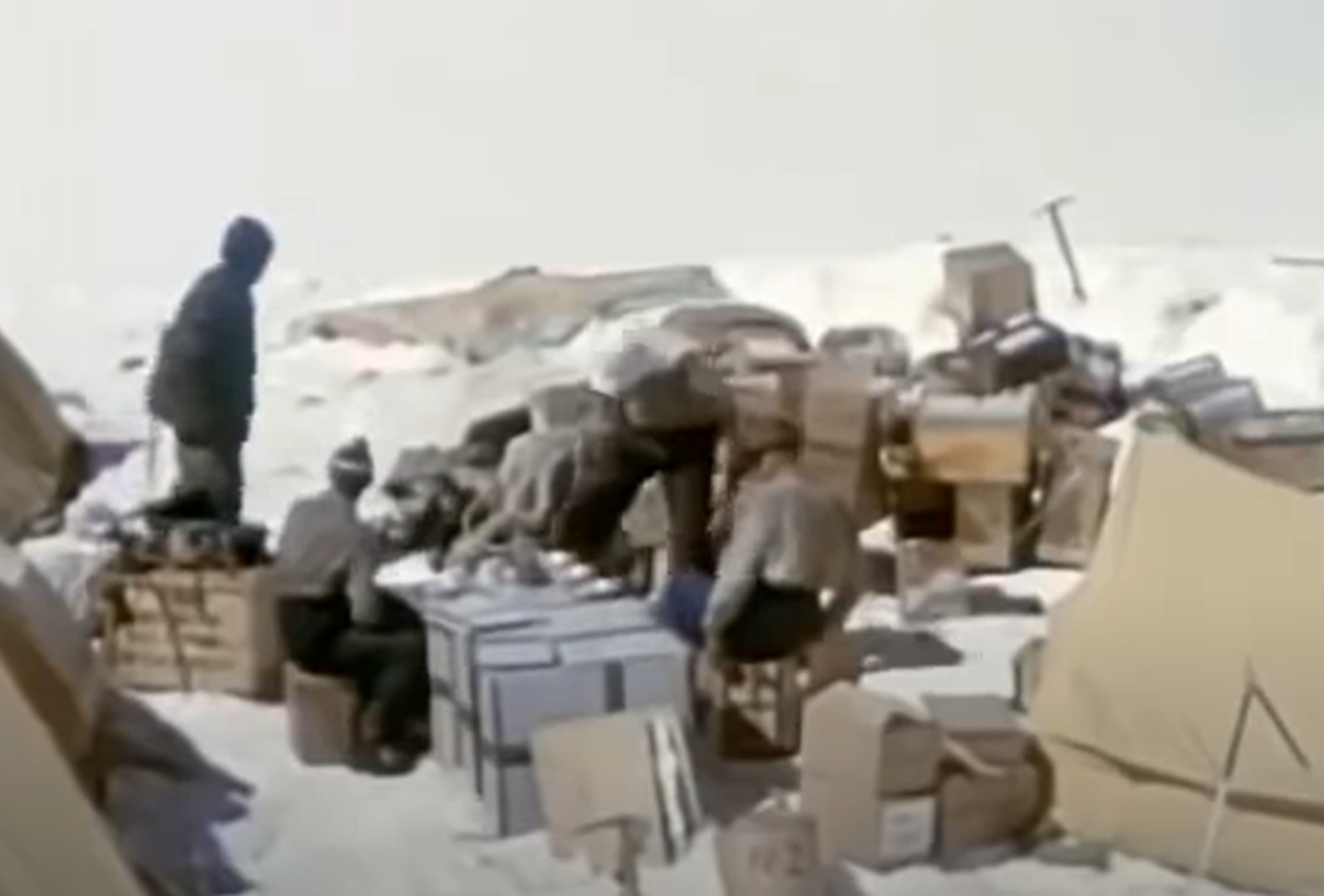 Screenshot from - The Race for Everest (2003)