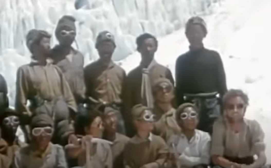 Screenshot from - The Race for Everest (2003)