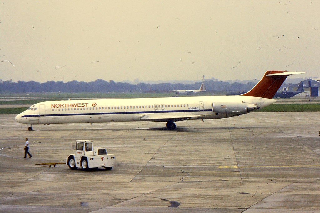 Close Up Photo of N309RC, an MD-82 aircraft, McDonnell Douglas MD-82