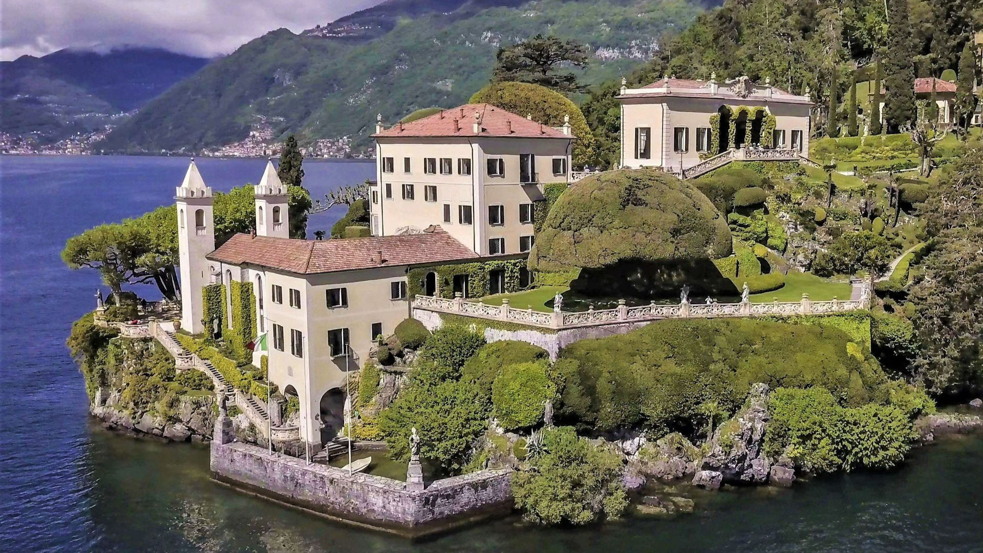 File:Vista dal lago su Villa del Balbianello, Bene FAI sul Lago di Como.jpg