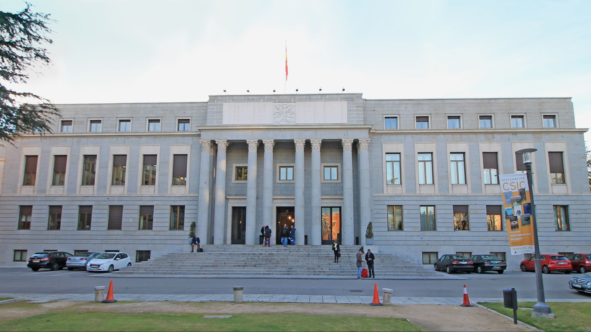 File:Edificio central del CSIC (Madrid) 02.jpg