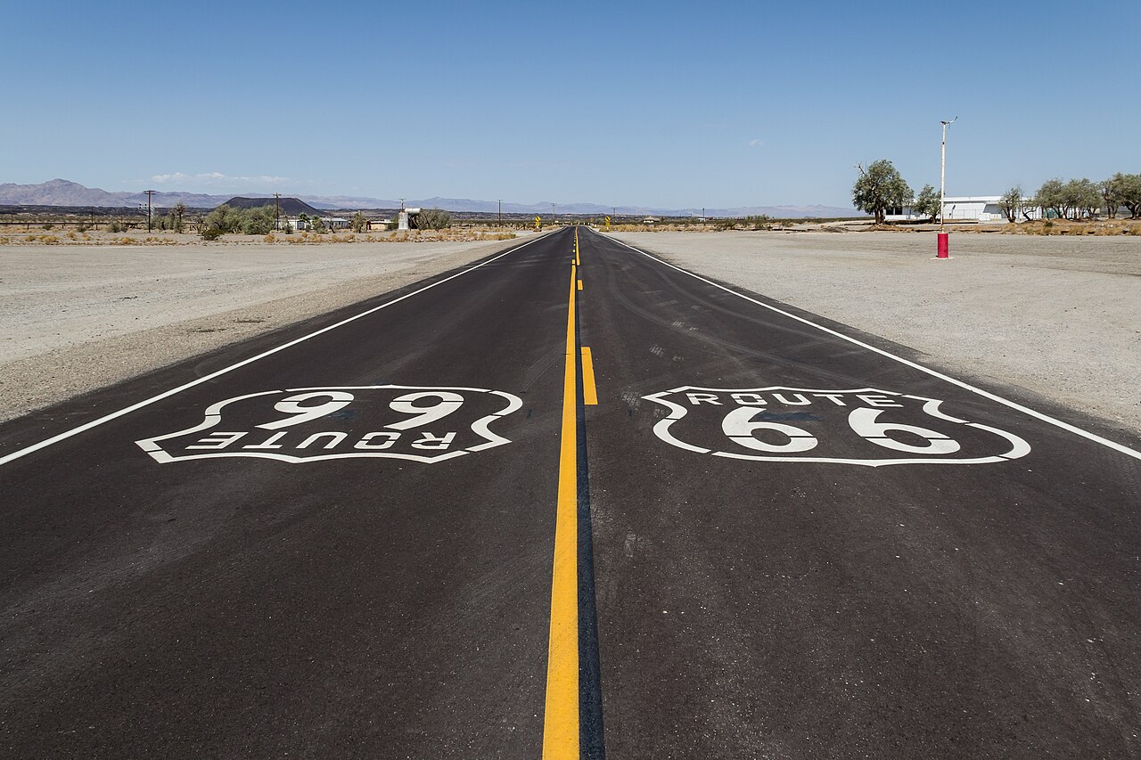 Historic Route 66 near Amboy (California, USA)
