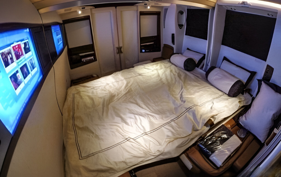 Singapore Airlines luxurious cabin