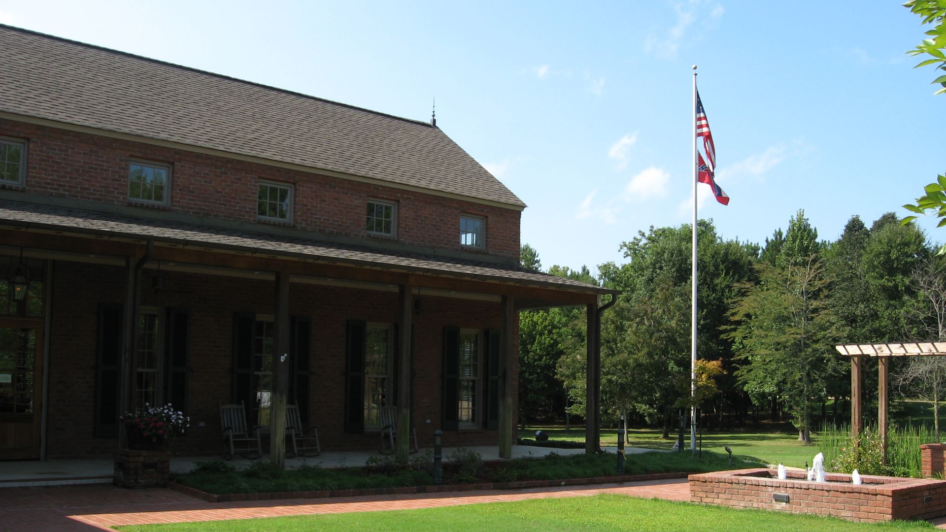 File:Natchez Trace Parkway, Clinton Visitor Center, Clinton, Mississippi (3932742347).jpg