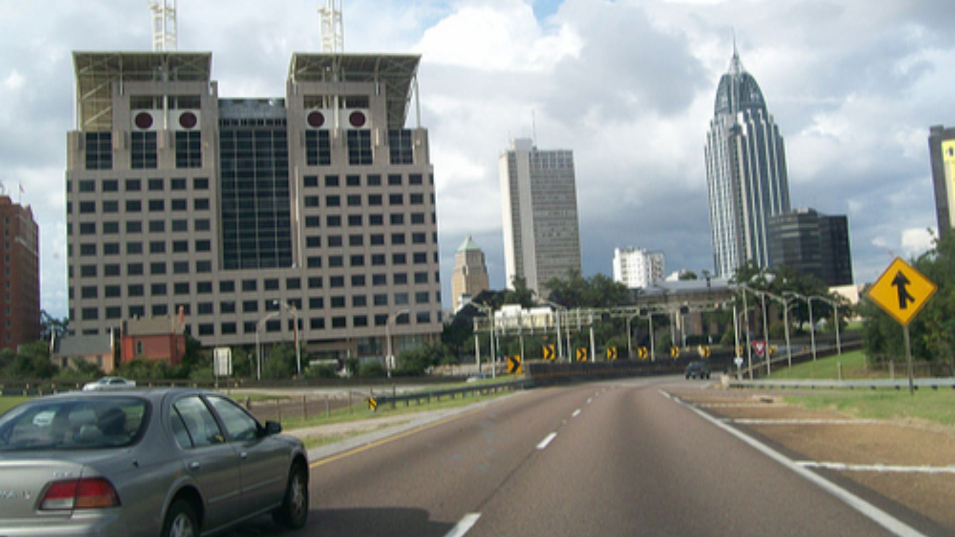 File:Mobile Alabama I-10 downtown.jpg