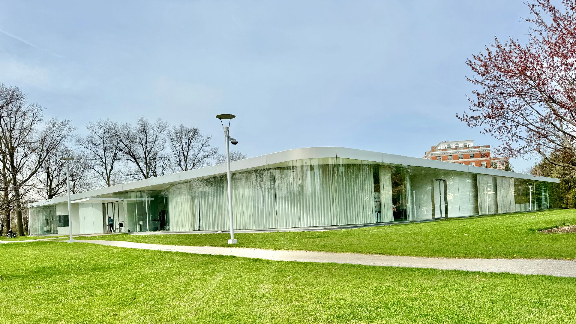 File:Glass Pavilion, Toledo Museum of Art, Monroe Street, Old West End, Toledo, OH - 53666570751.jpg