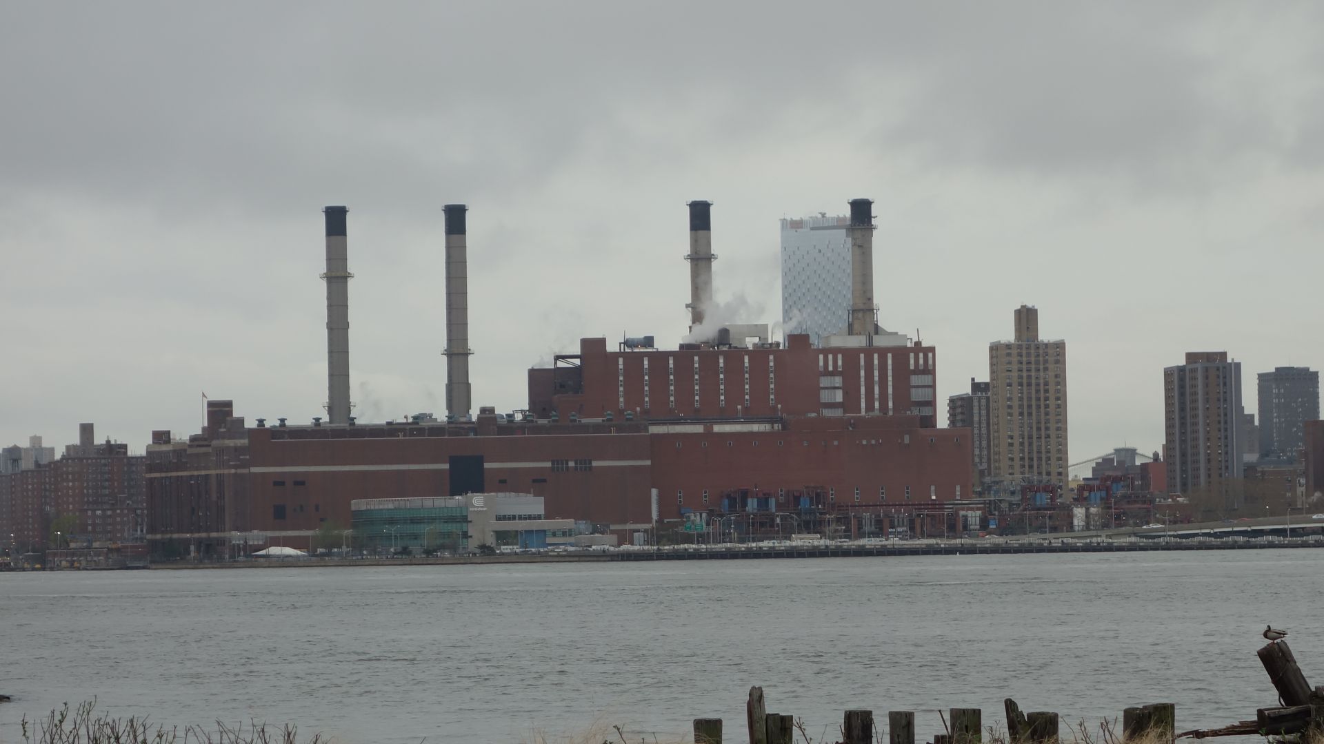 File:Hunters Point South Pk td (2019-04-14) 116 - Peninsula, Con Edison.jpg