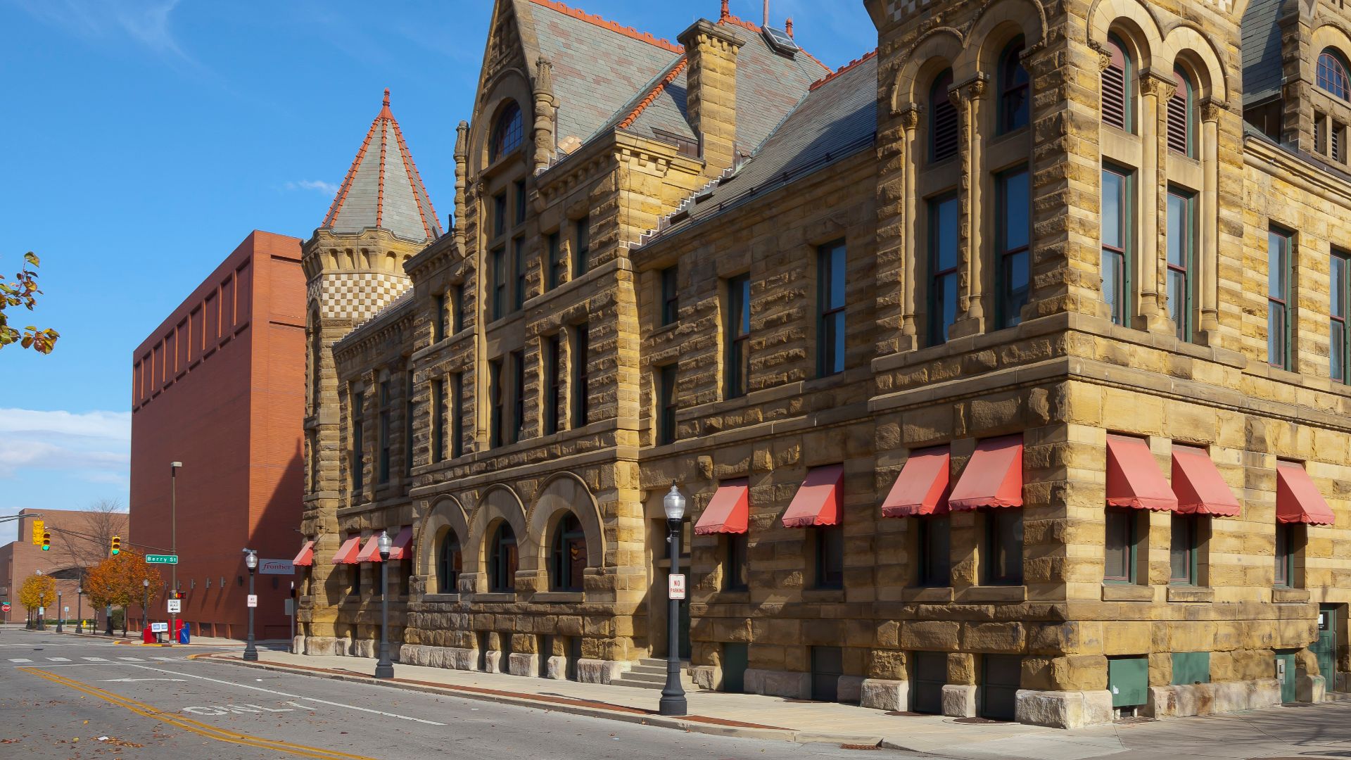 File:Edificio en el centro de Fort Wayne, Indiana, Estados Unidos, 2012-11-12, DD 01.jpg