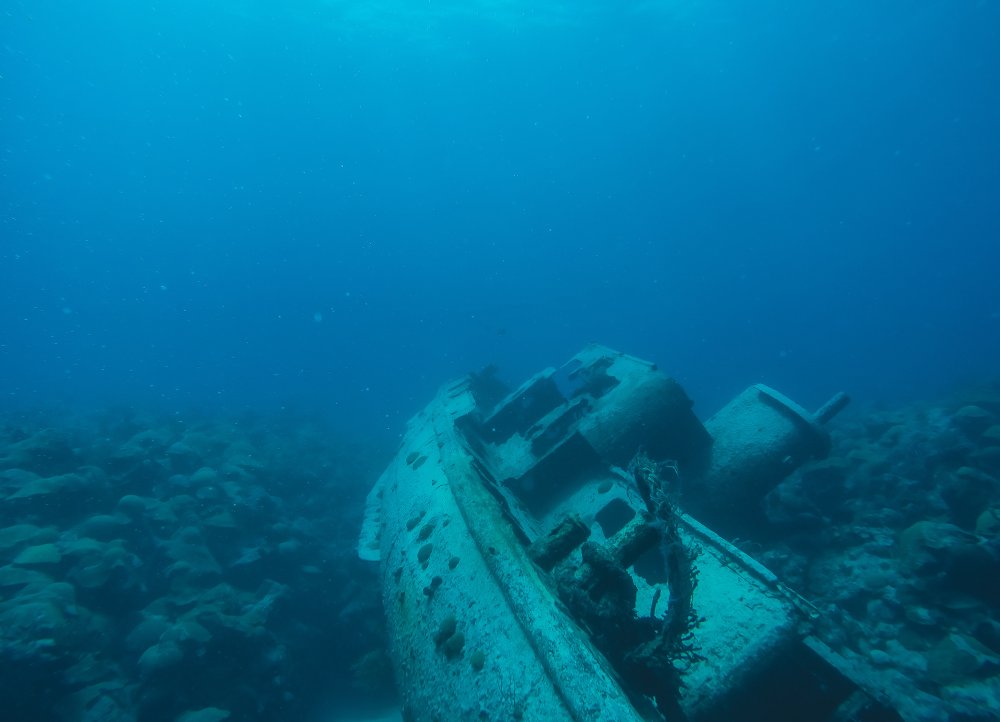 Exploring rudder post of ship wreck Pollockshields, Bermuda Island, Atlantic