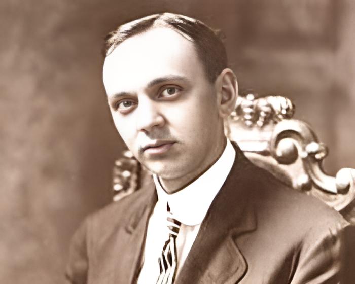 Grayscale Portrait Photo of American clairvoyant Edgar Cayce