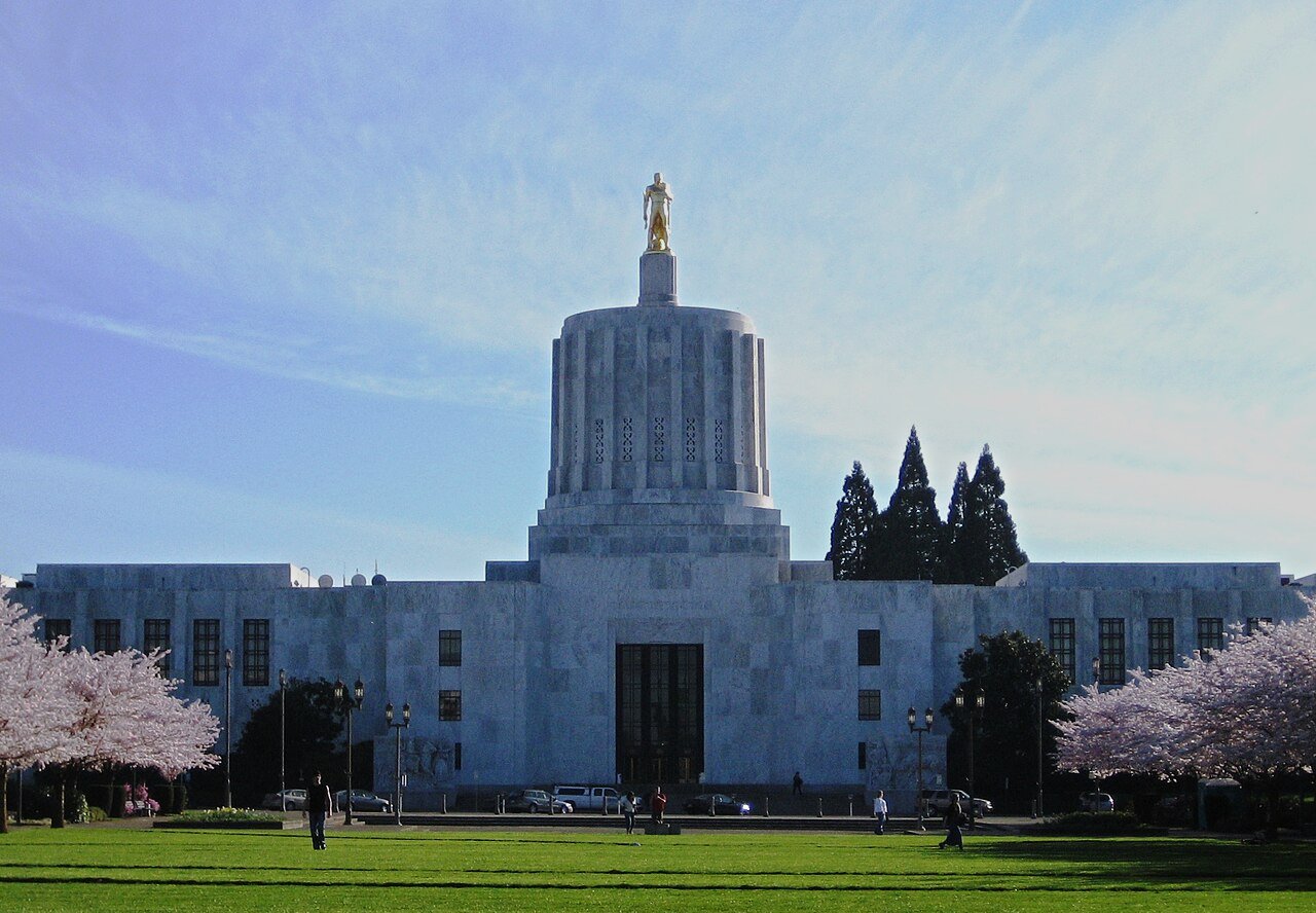 Front exterior of the Oregon State Capitol