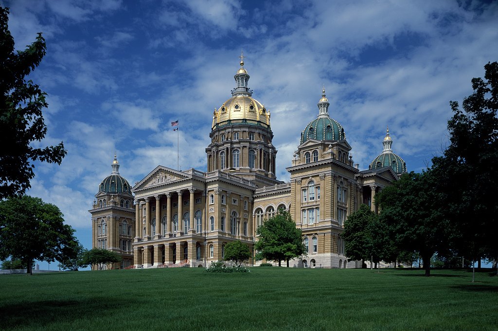 The State Capitol building in Des Moines, Iowa
