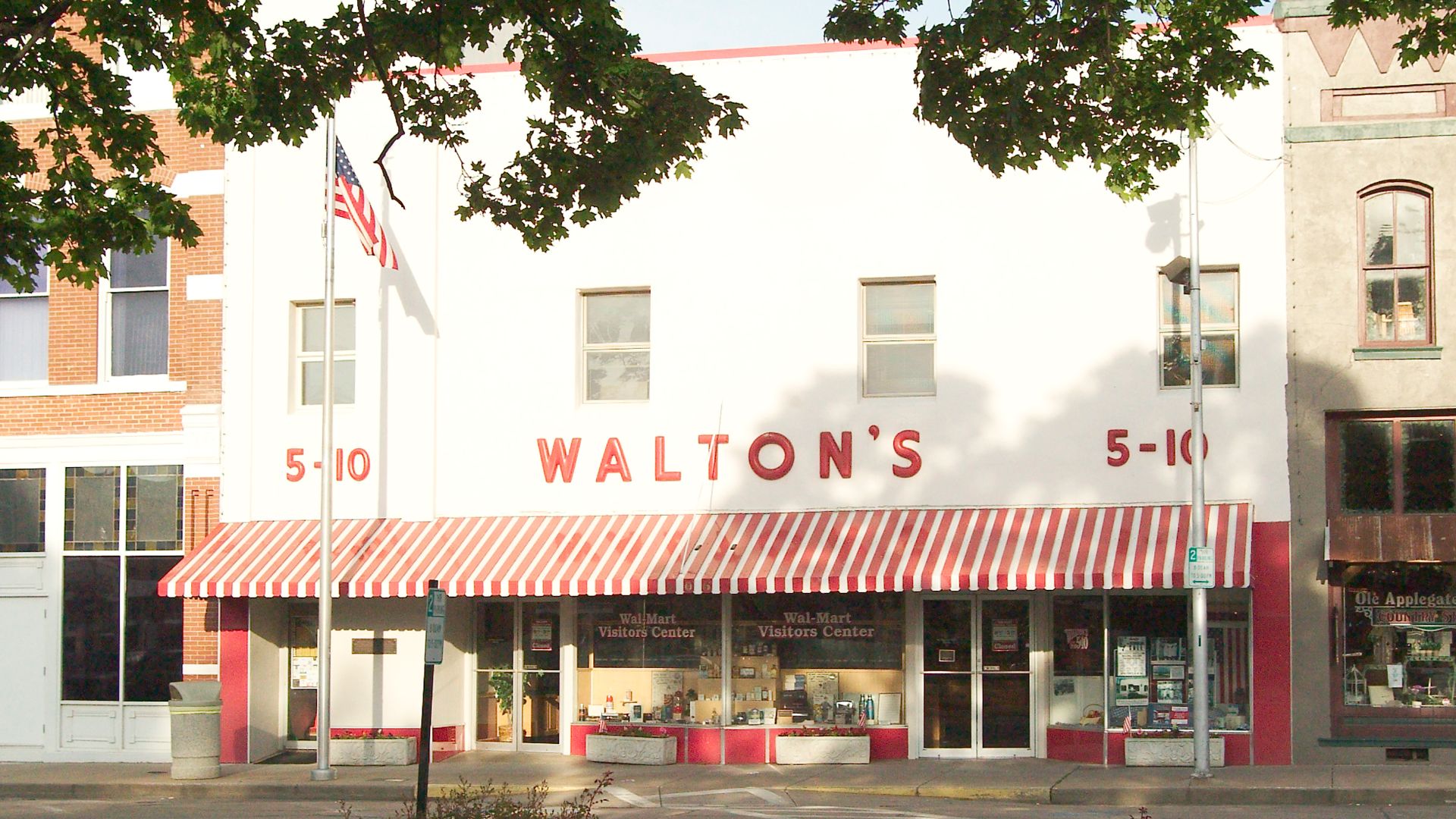 File:Walmart Visitors Center in Bentonville, Arkansas.jpg
