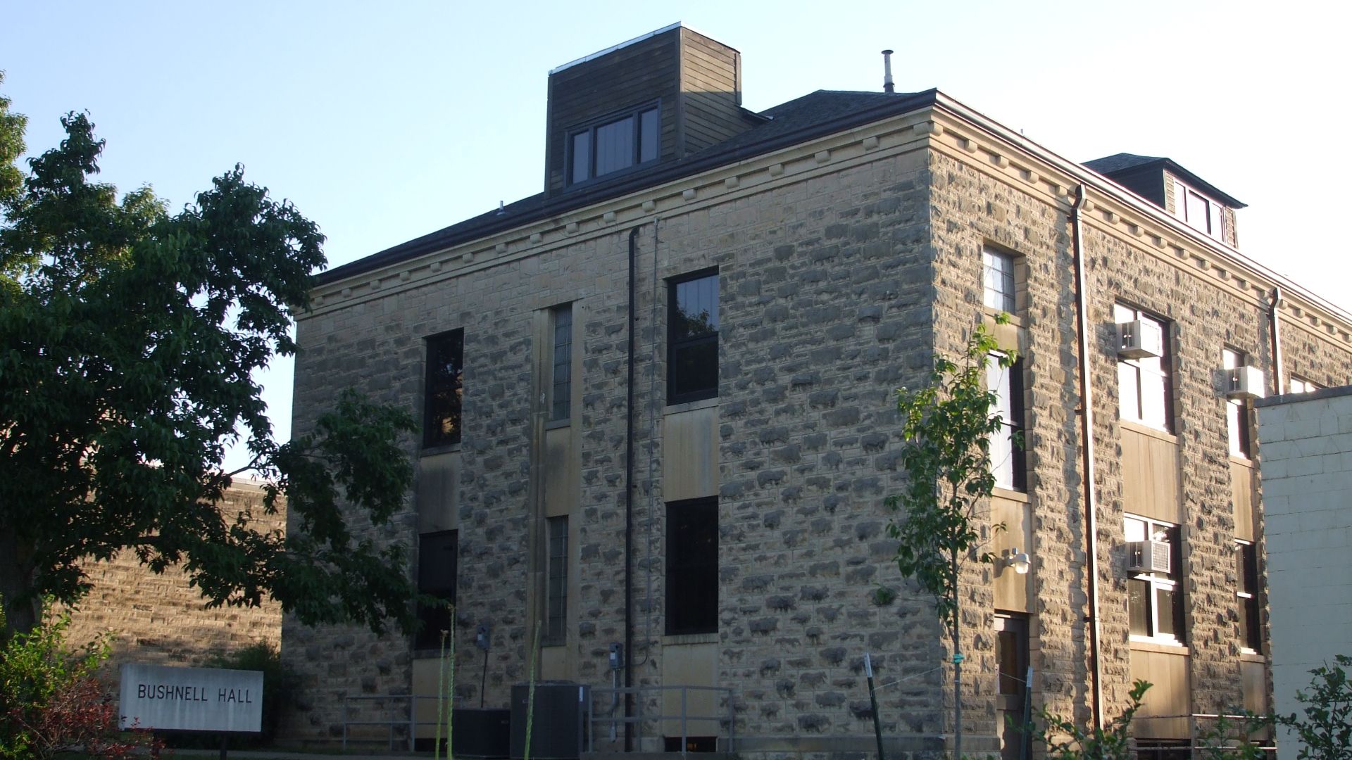 File:Kansas state university bushnell hall.jpg