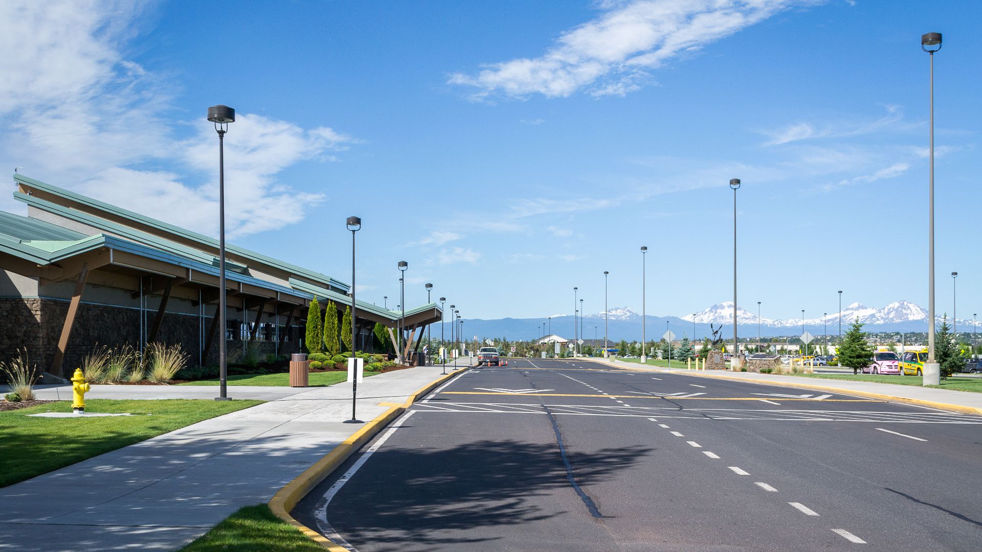 File:Roberts Field (Redmond, Oregon).jpg