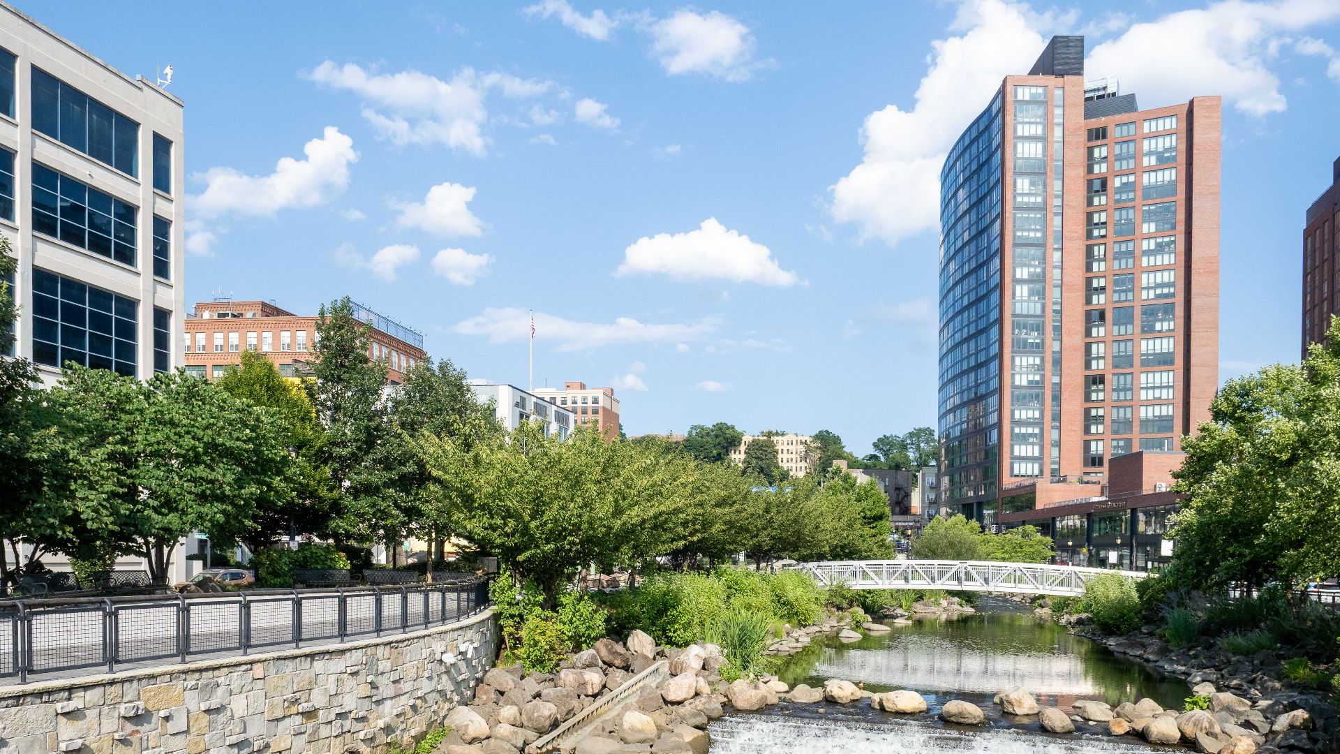 File:Yonkers, NY (53566551424).jpg