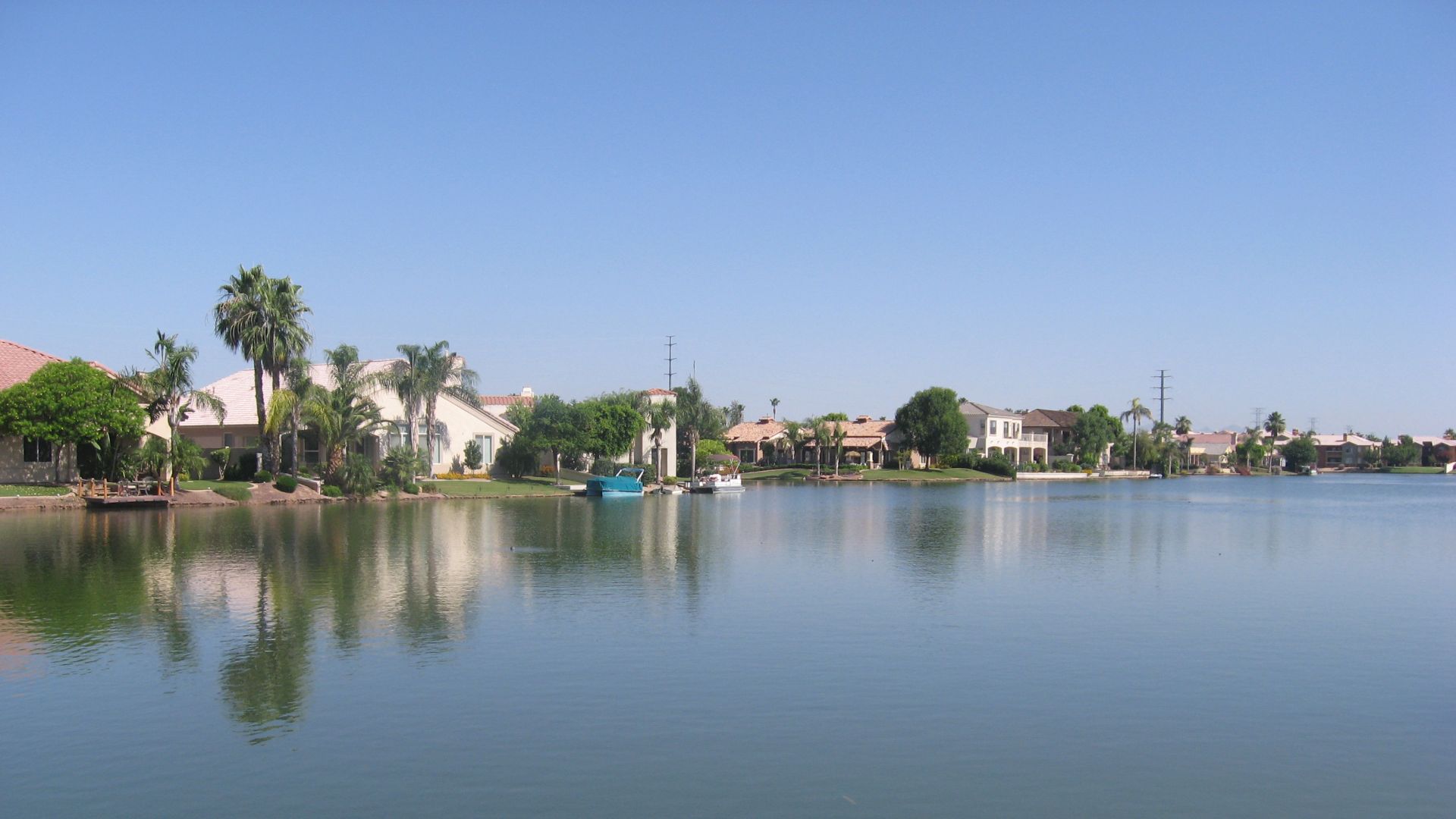 File:Picture of lake front in Val Vista Lakes in Gilbert, Arizona, USA.jpg