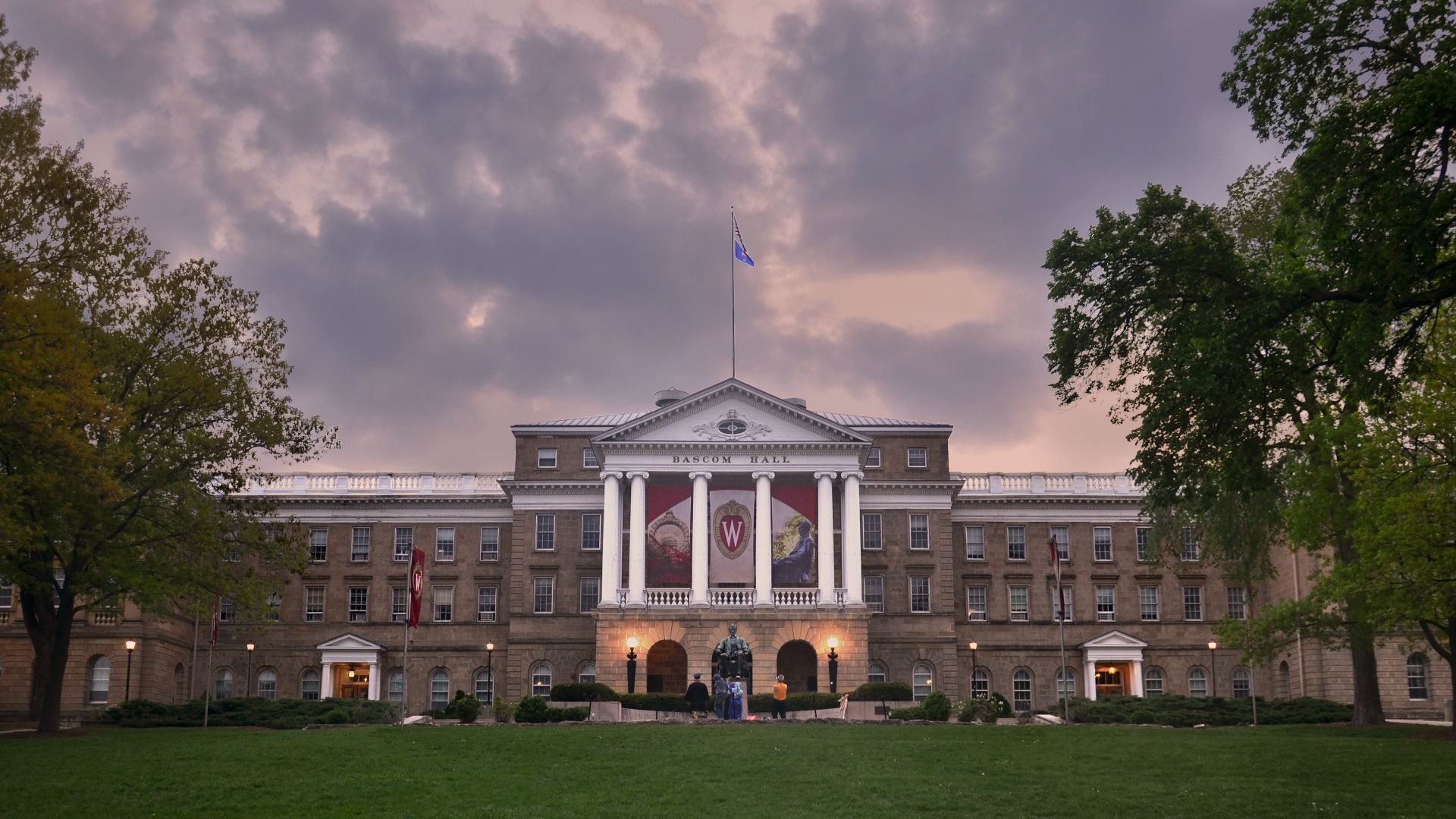 File:Bascom Hall 05-18-2013 212 (11992982586).jpg