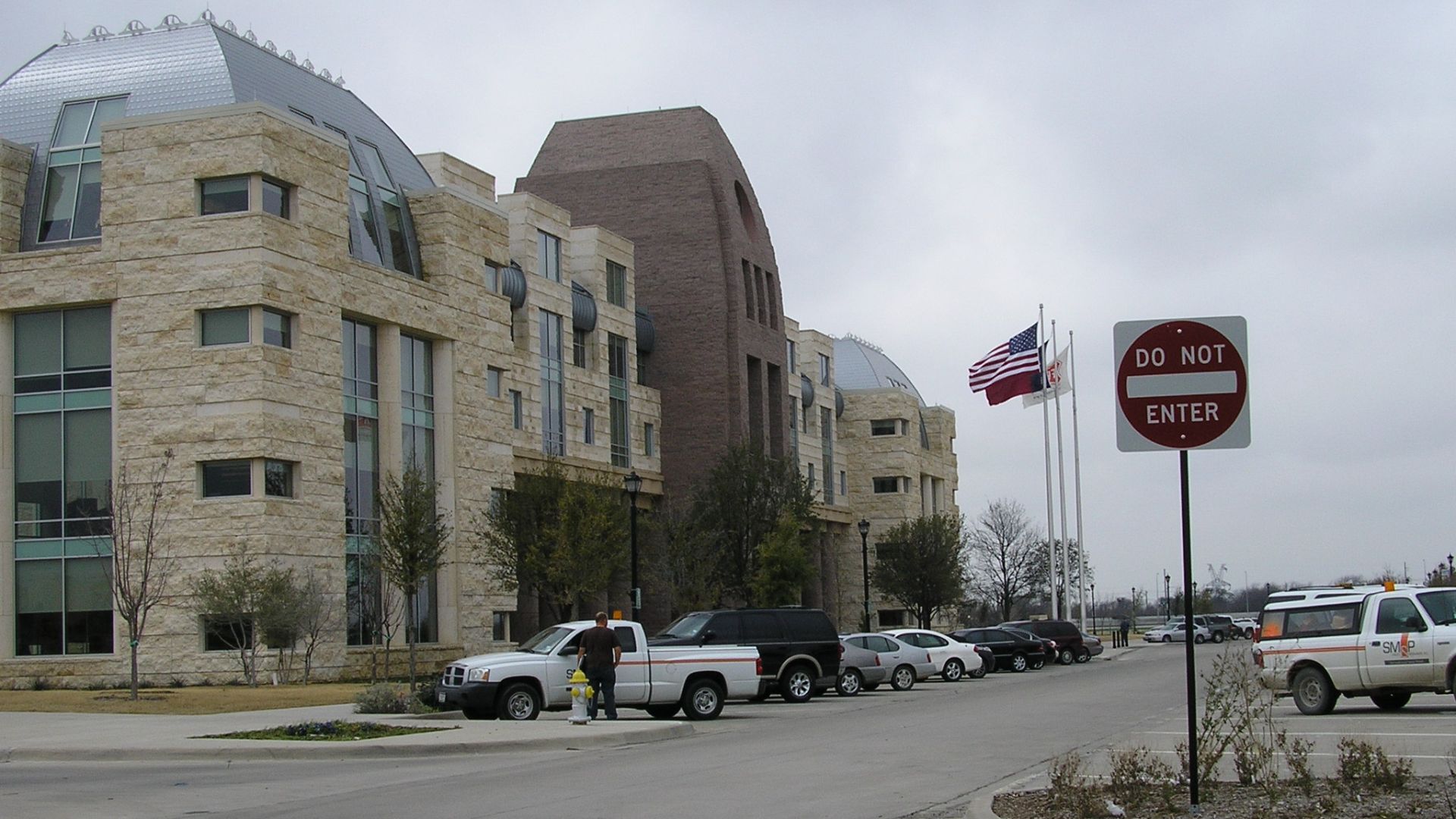 File:Frisco, Texas - City Hall.jpg