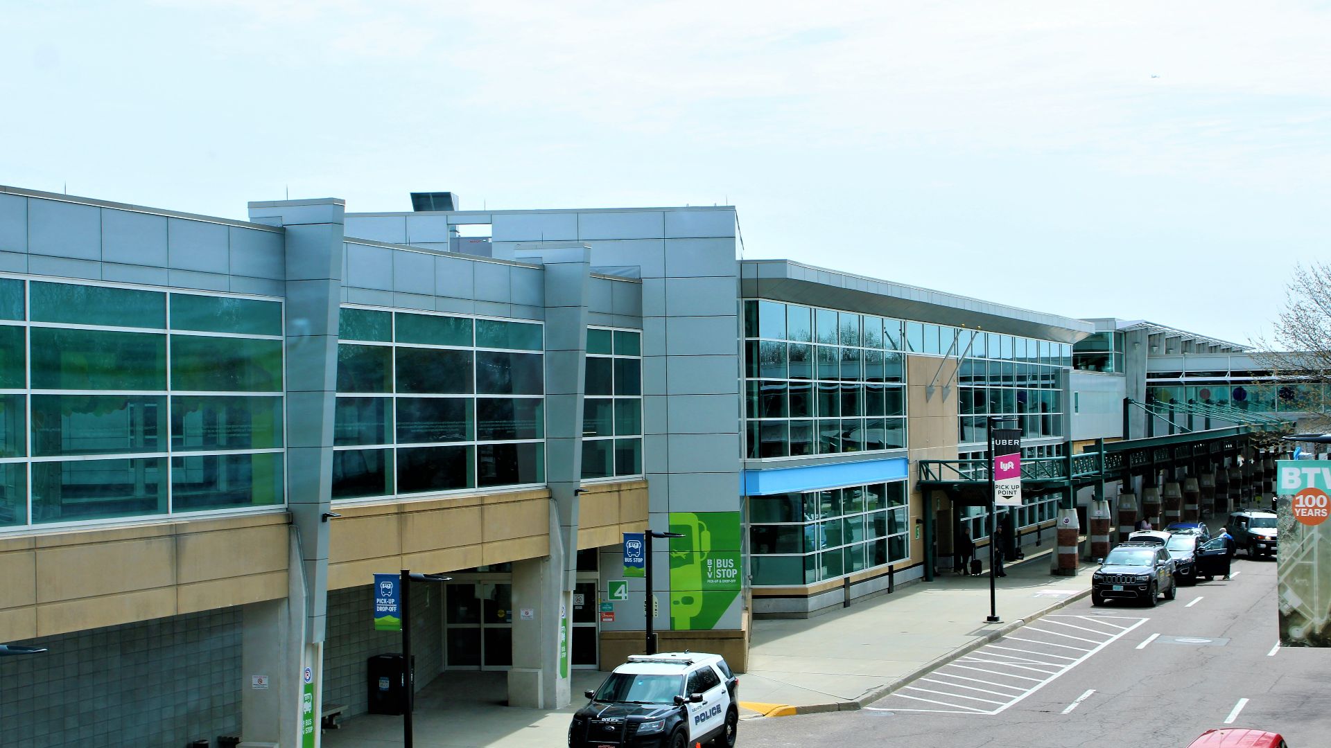 File:Burlington International Airport 01.jpg