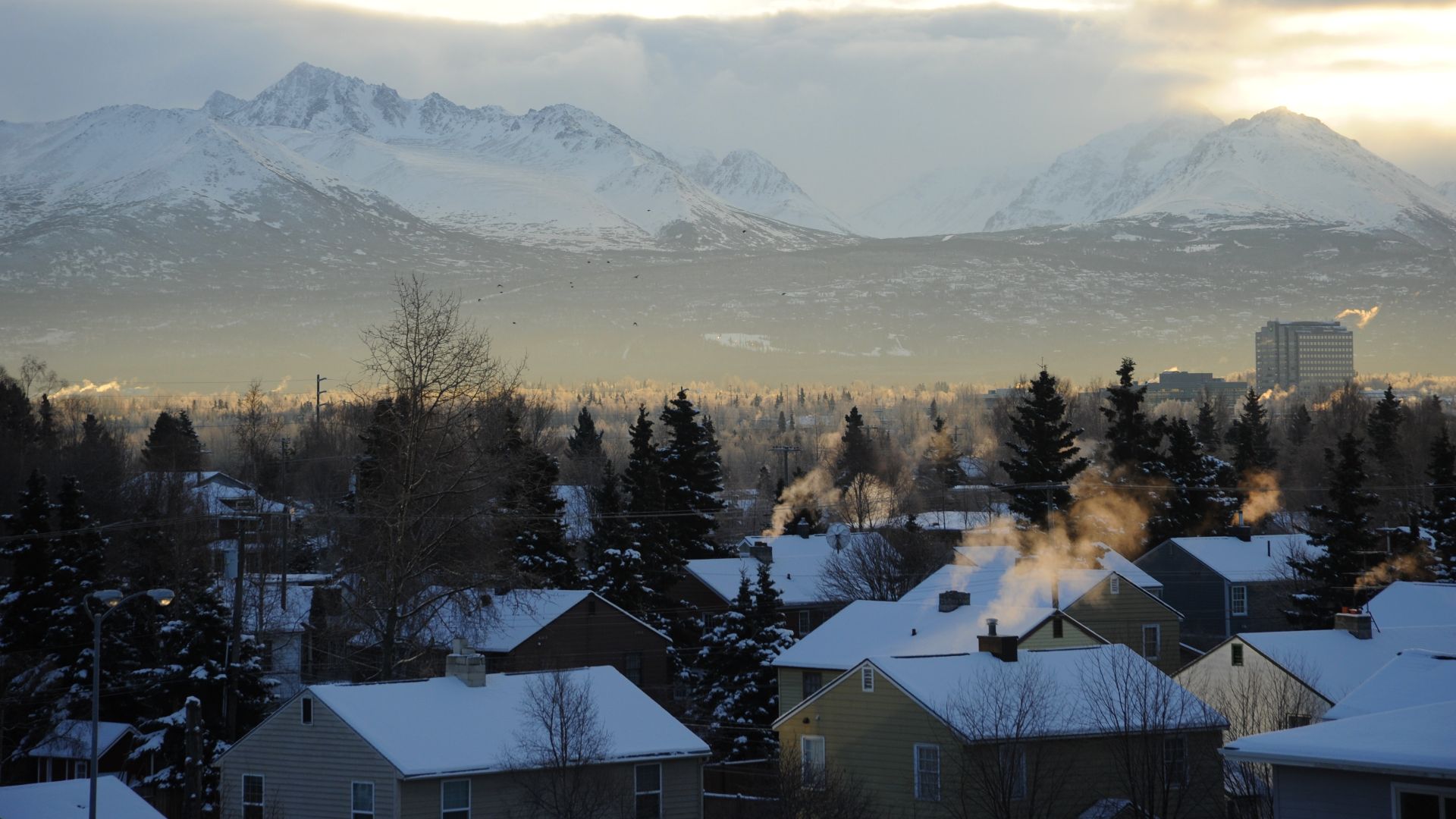 File:Chugach mountains over Anchorage rooftops.jpg