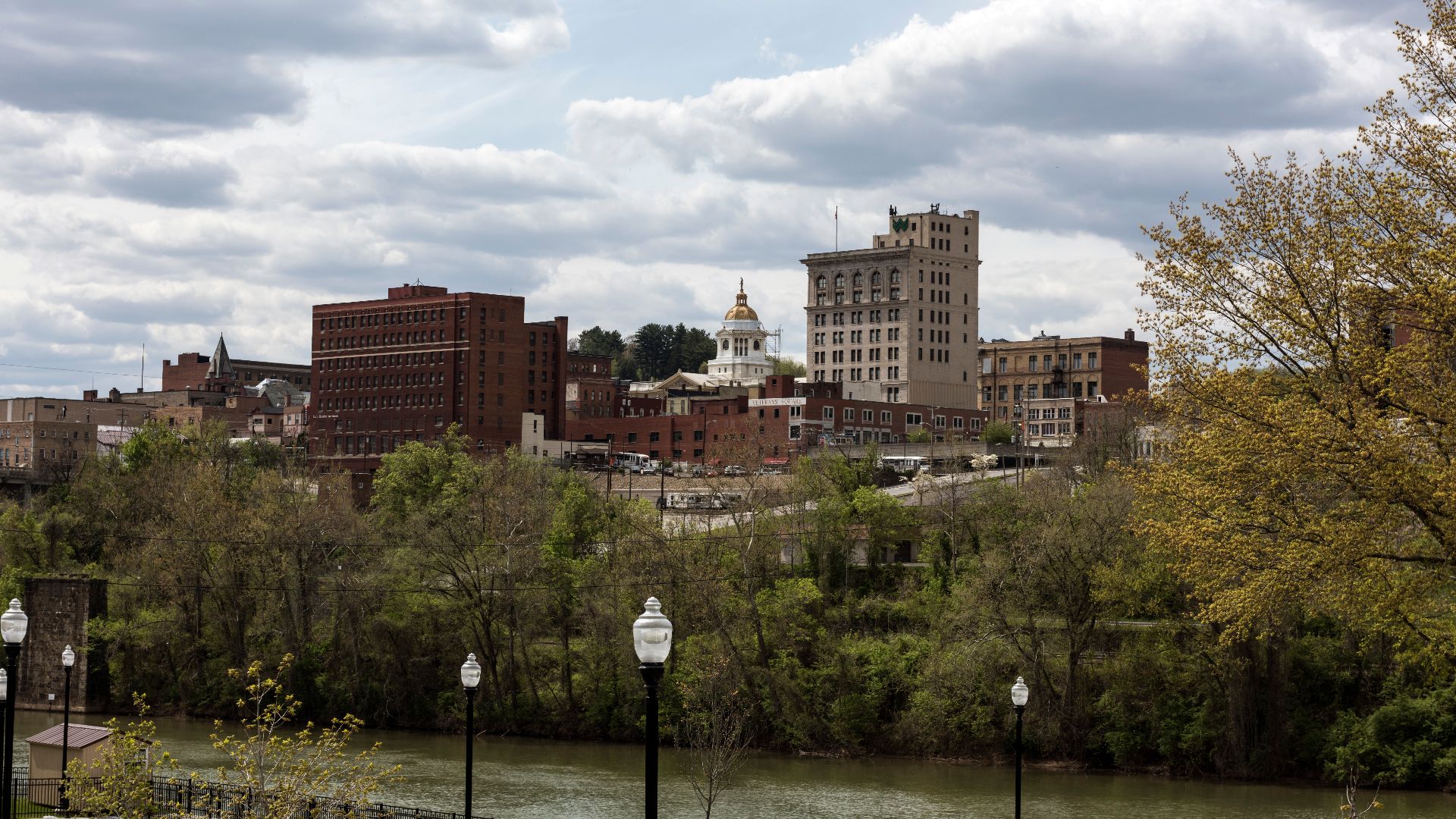 File:River view of Fairmont, West Virginia LCCN2015631573.jpg