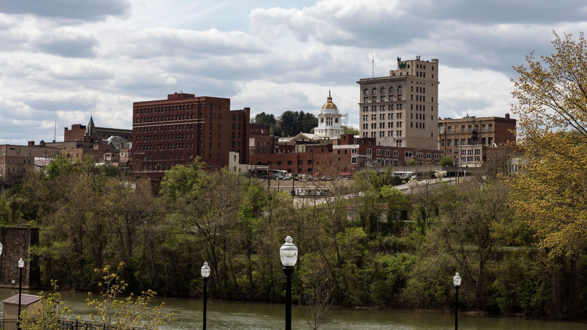 File:River view of Fairmont, West Virginia LCCN2015631573.jpg